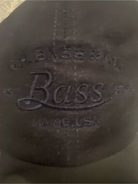 G.H. Bass & Co Maine USA Trucker Hat Navy Blue Grey Mesh US Flag Strapback Cap